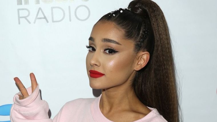 Foto: https://salta4400.com/celebrities/2019/06/25/ariana-grande-sorprendio-a-todos-con-una-foto-sin-maquillaje/