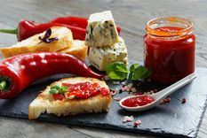 Receta de mermelada de pimiento rojo casera y fácil.