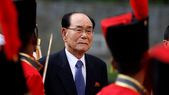 Su discreción y prudencia hacían de Kim Yong-nam el burócrata perfecto. Su discreción y prudencia hacían de Kim Yong-nam el burócrata perfecto.