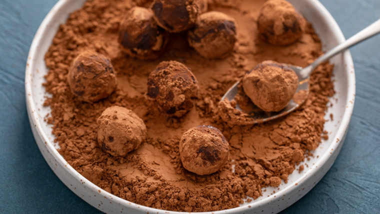 En España, cada receta de trufas suele variar en intensidad de cacao según la región y el paladar. En España, cada receta de trufas suele variar en intensidad de cacao según la región y el paladar.