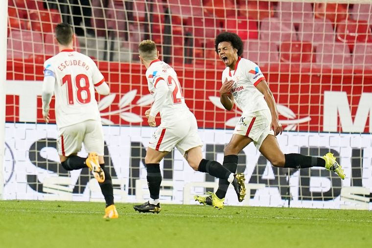 Koundé celebra el primer tanto del Sevilla. Foto: @SevillaFC