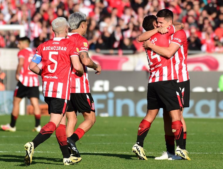 Estudiantes goleó a Gimnasia en el Estadio UNO. Foto: Fotobaires