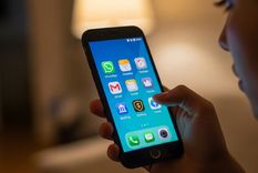 Mantener la app bancaria fuera de la pantalla principal reduce riesgos ante robos, pérdidas o descuidos cotidianos.