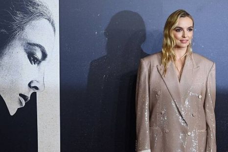 La actriz Jodie Comer (der) hace el papel de Marguerite de Carrouges (izq) en la película El Último Duelo. Foto: EPA