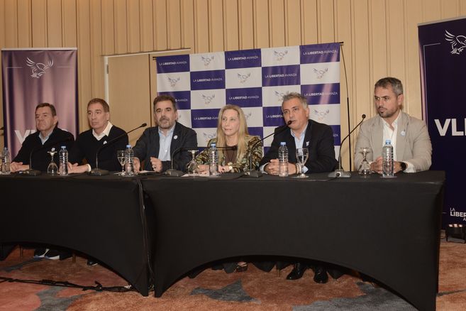 Guillermo Montenegro, Diego Santilli, Cristian Ritondo, Karina Milei, Sebastían Pareja y Martín Menem.