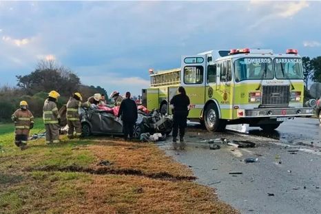 Un choque entre auto y camión causó dos muertes en la autopista Rosario - Santa Fe. Un choque entre auto y camión causó dos muertes en la autopista Rosario - Santa Fe.