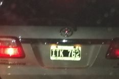 en plena aristides: se peleo, choco a un auto estacionado y se fugo en plena aristides: se peleo, choco a un auto estacionado y se fugo