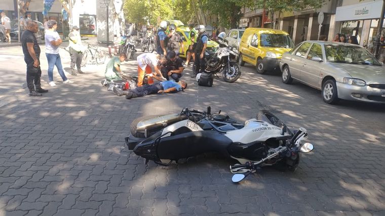 El policía herido y su moto Foto: Ministerio de Seguridad