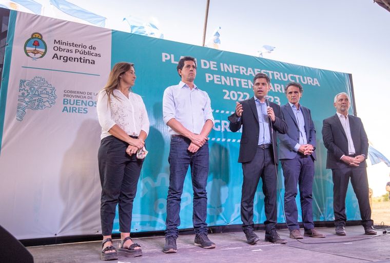 Axel Kicillof junto a Wado De Pedro y Gabriel Katopodis Foto: Twitter Axel Kicillof