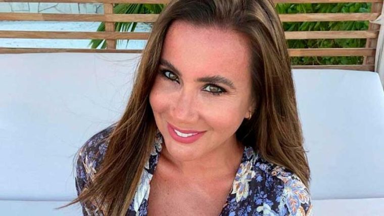 Mariazel enamoró con un look fresco y juvenil.