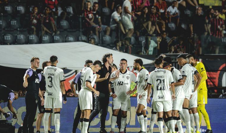 Mineiro perdió por el Brasileirao y Eduardo Domínguez estalló de bronca.