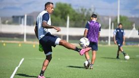 Sebastián Villa volvió a Mendoza hace una exactamente una semana y se puso a las órdenes del cuerpo técnico de Alfredo Berti. Sebastián Villa volvió a Mendoza hace una exactamente una semana y se puso a las órdenes del cuerpo técnico de Alfredo Berti.