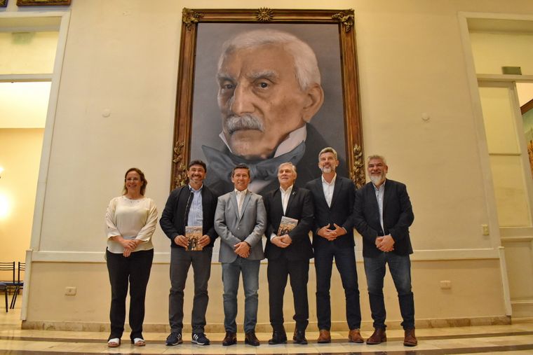 “San Martín, vecino de Mendoza, ciudadano del mundo” tiene tres capítulos. “San Martín, vecino de Mendoza, ciudadano del mundo” tiene tres capítulos.