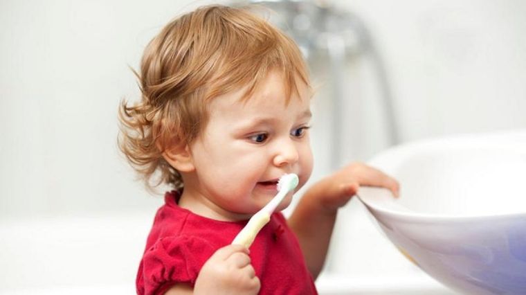 El cuidado de la higiene bucal es muy importante desde una edad temprana. Foto: GETTY