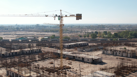 El terreno donde se paralizaron las obras de viviendas en Guaymallén.