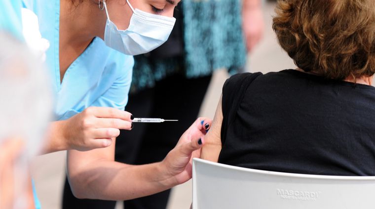 La OMS asegura que todas las vacunas son eficaces contra las nuevas variantes del coronavirus Foto: ALF PONCE MERCADO / MDZ