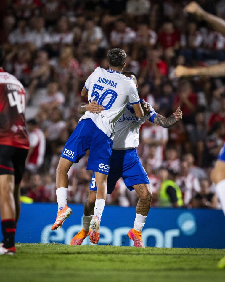 Vélez ganó, pero Guillermo Barros Schelotto apuntó contra Merlos y el VAR. Vélez ganó, pero Guillermo Barros Schelotto apuntó contra Merlos y el VAR.