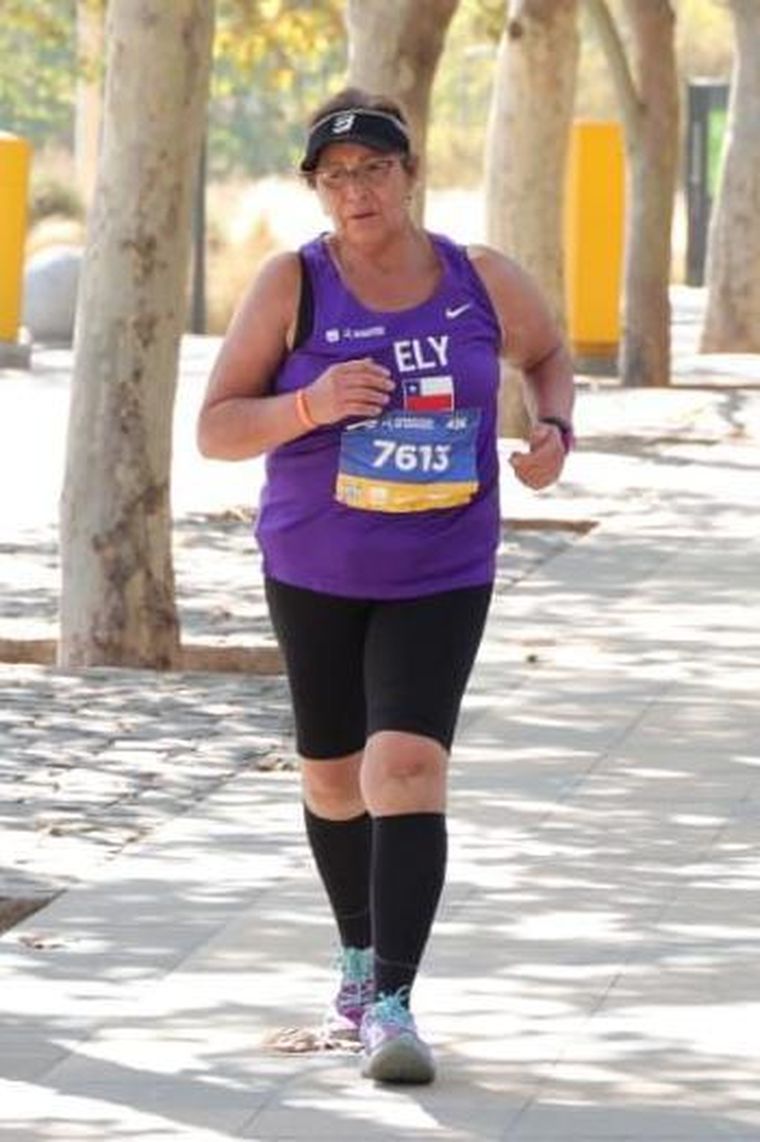 A Elisabeth se le acabó el agua mientras corría.