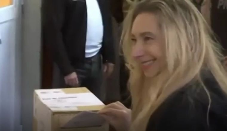 Votó la hermana del Presidente, Karina Milei. Desde las 8, y hasta las 18, hay elecciones en la Provincia de Buenos Aires. 