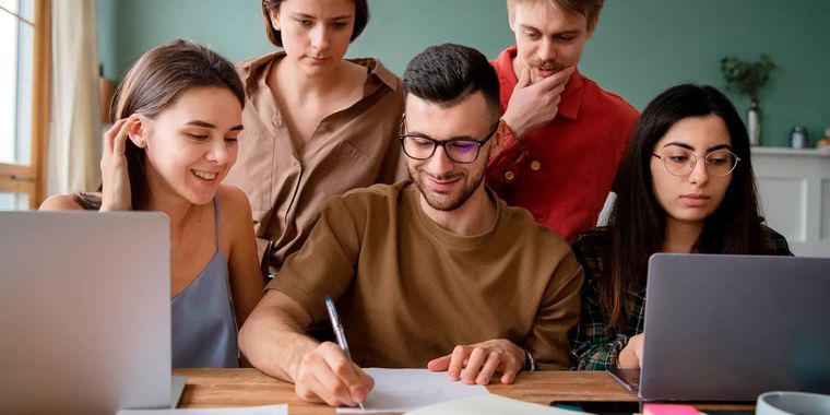 Las carreras técnicas más buscadas de 2025 combinan empleabilidad alta, formación corta y perfiles digitales en expansión. Las carreras técnicas más buscadas de 2025 combinan empleabilidad alta, formación corta y perfiles digitales en expansión.