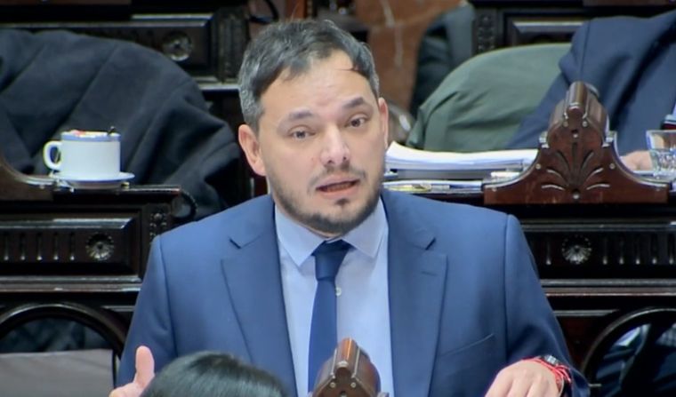 El mendocino Álvaro Martínez presentó uno de los tantos proyectos para modificar la forma en la que se reparten las bancas en Diputados. El mendocino Álvaro Martínez presentó uno de los tantos proyectos para modificar la forma en la que se reparten las bancas en Diputados.
