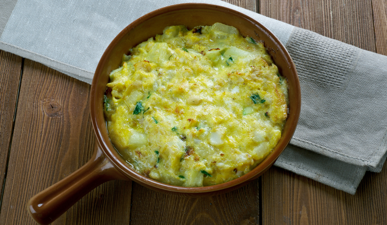La receta de tortilla de bacalao es una de las más populares en el País Vasco, donde se prepara especialmente en cuaresma. La receta de tortilla de bacalao es una de las más populares en el País Vasco, donde se prepara especialmente en cuaresma.