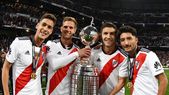Martínez Quarta, Bruno Zuculini, Nacho Fernández y Milton Casco con la Libertadores que ganó River Plate en el Bernabéu. Martínez Quarta, Bruno Zuculini, Nacho Fernández y Milton Casco con la Libertadores que ganó River Plate en el Bernabéu.