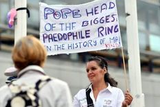 Iglesia católica y abusos sexuales Los católicos protestan ante su iglesia, por los abusos a menores. Foto: Afp.