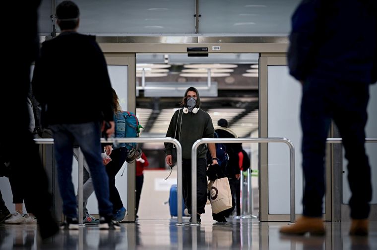 España aplicó duras medidas en sus fronteras y aeropuertos.