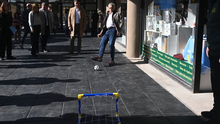 ¡Cornejo se animó a patear un penal y todo! ¡Cornejo se animó a patear un penal y todo!