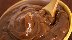 El dulce de leche es uno de los símbolos de la gastronomía argentina. Se producen 128.000 toneladas de dulce de leche al año. Foto: Unsplash