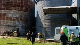 Un fatal accidente laboral sacudió a la localidad de Mariano Benítez, en el partido bonaerense de Pergamino, donde un operario murió tras caer dentro de un silo en una planta de acopio de granos. Un fatal accidente laboral sacudió a la localidad de Mariano Benítez, en el partido bonaerense de Pergamino, donde un operario murió tras caer dentro de un silo en una planta de acopio de granos.
