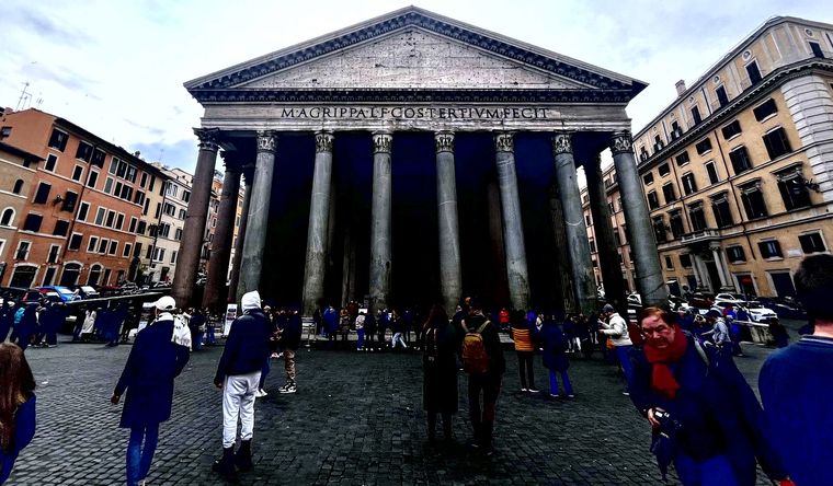 Fachada del Panteón de Roma, que ha emprendido un proceso de restauración. Foto: Efe.