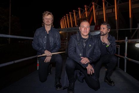 Catupecu Machu tuvo un importante gesto con Juan Cruz Yacopini, en el escenario del Wine Rock Sessions. Catupecu Machu tuvo un importante gesto con Juan Cruz Yacopini, en el escenario del Wine Rock Sessions.