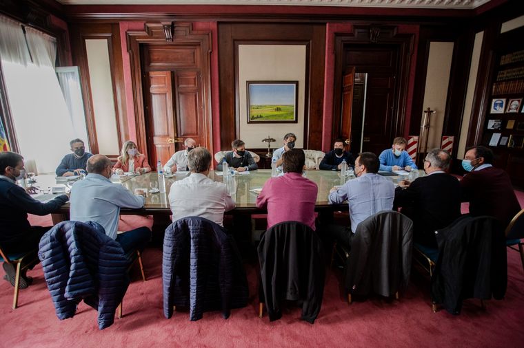 Kicillof, con intendentes. Foto: Agencia Télam