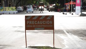 Un caño maestro roto dejó sin agua a un amplio sector del microcentro y Aysam trabaja para restablecer el servicio mientras comercios ajustan su rutina. Un caño maestro roto dejó sin agua a un amplio sector del microcentro y Aysam trabaja para restablecer el servicio mientras comercios ajustan su rutina.