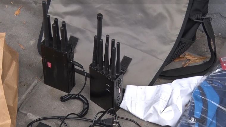 Inhibidor secuestrado en un allanamiento por la Policía de la Ciudad