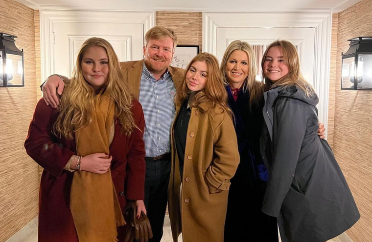 El rey Guillermo y la reina Máxima junto a sus hijas Alexia, Amalia y Ariane. Foto: Instagram @koninklijkhuis