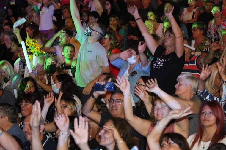 Los presentes dieron rienda suelta a la emoción en la previa de la gran fiesta