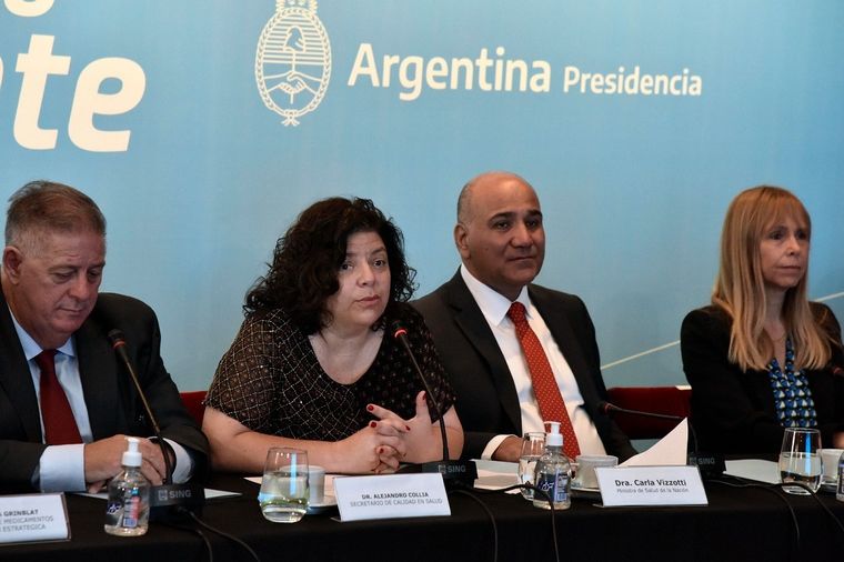 Carla Vizzotti junto a Juan Manzur y Alejandro Collia en la reunión del Cofesa. Foto: Twitter