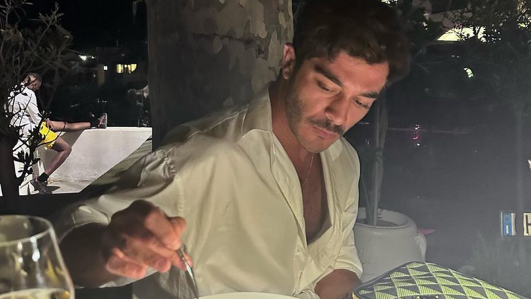 Burak Deniz Galán suelto por Cannes. Foto: Fuente: Imagen - Instagram @_burakdeniz