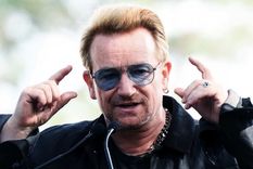 sorpresa: bono gano el premio mujer del ano