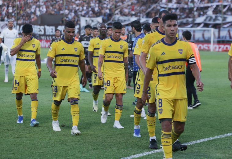 Una sorpresa en el inédito once que paró Diego Martínez Foto: NA