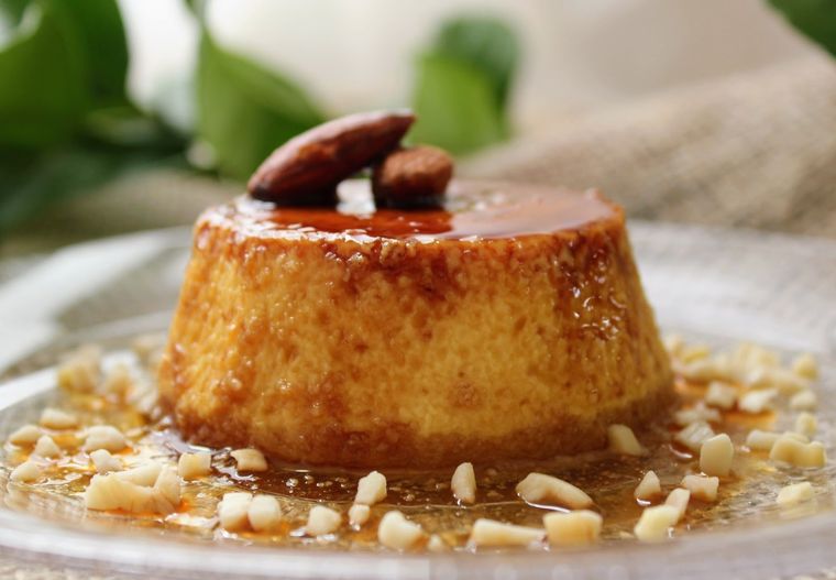 Admira la suavidad de este delicioso flan de almendras ¡nos tiene locos!