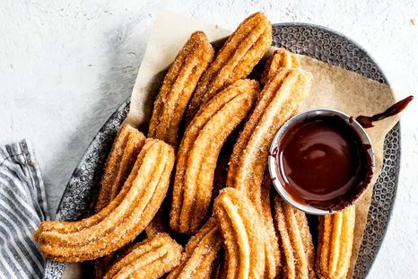 Estos churros se convetirán en tus nuevos amores, más si los acompañas con chocolate. Foto: Shutterstock