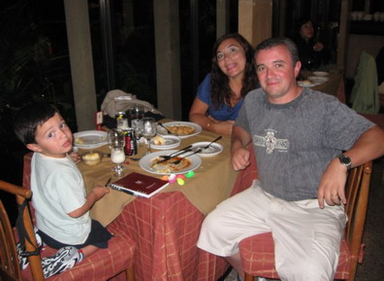 La familia Militello, en el comedor del Hotel O´Higgins.