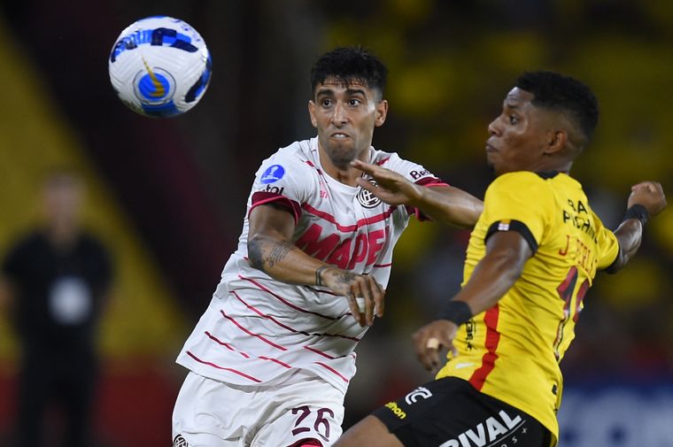 Barcelona y Lanús empataron en Ecuador. Foto: Télam