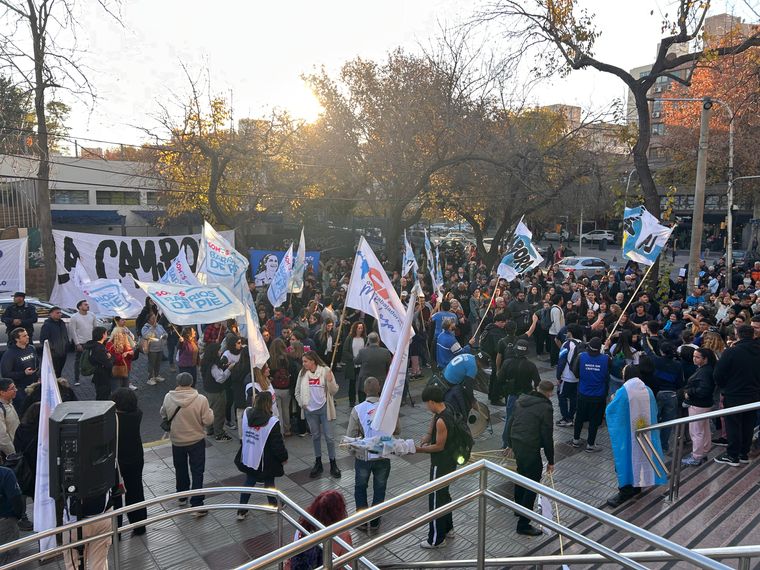 Convocatoria en apoyo a Cristina Fernandez en Mendoza Convocatoria en apoyo a Cristina Fernandez en Mendoza