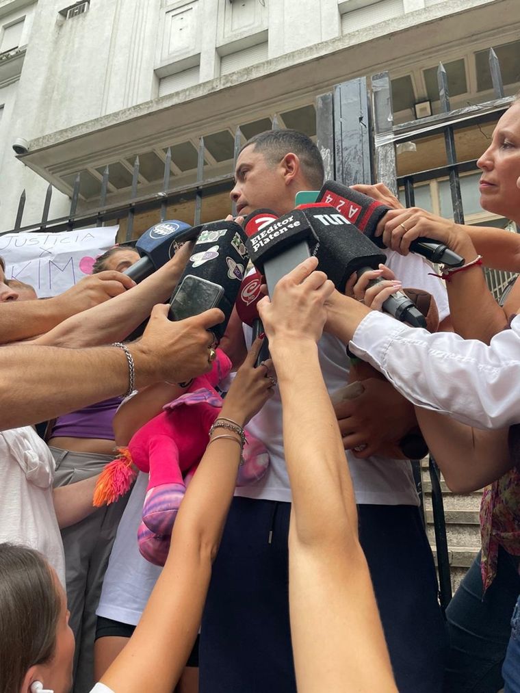 La movilización se realizó frente al Fuero Penal. Foto: José Luis Carut MDZ