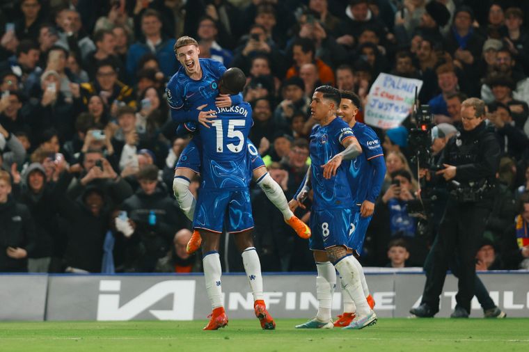 ¿El Chelsea de los argentinos? Los Blues negocian fuerte por un volante ofensivo con pasado reciente por la Scaloneta.